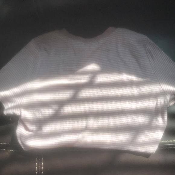 it’s a pink crop top also has been used - Picture 2 of 2